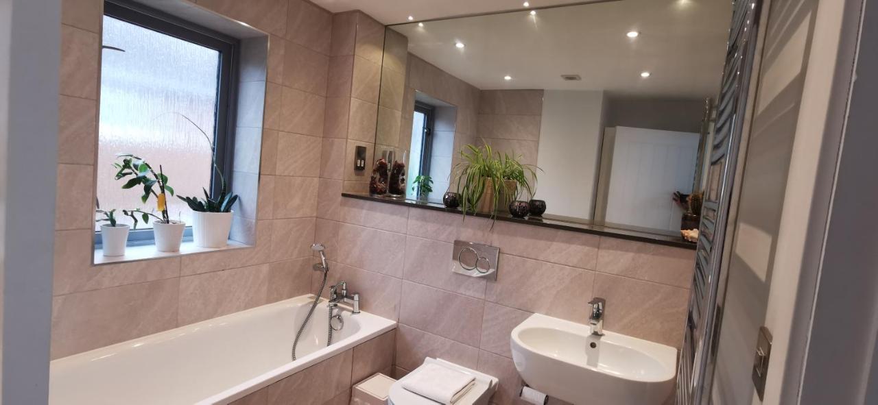 Modern City Centre House With Free Parking Canterbury Eksteriør bilde