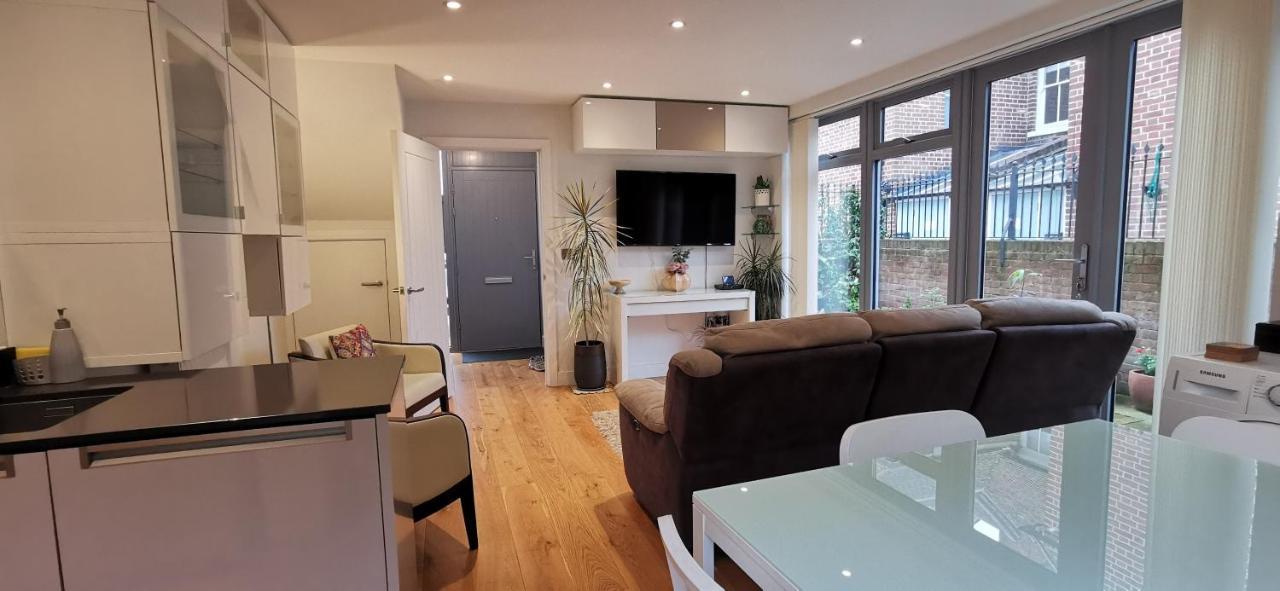 Modern City Centre House With Free Parking Canterbury Eksteriør bilde