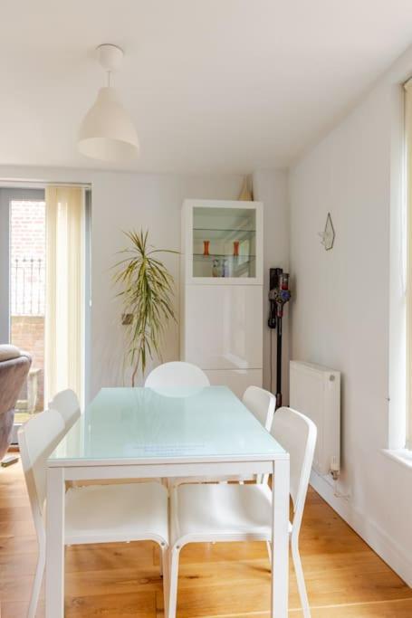Modern City Centre House With Free Parking Canterbury Eksteriør bilde