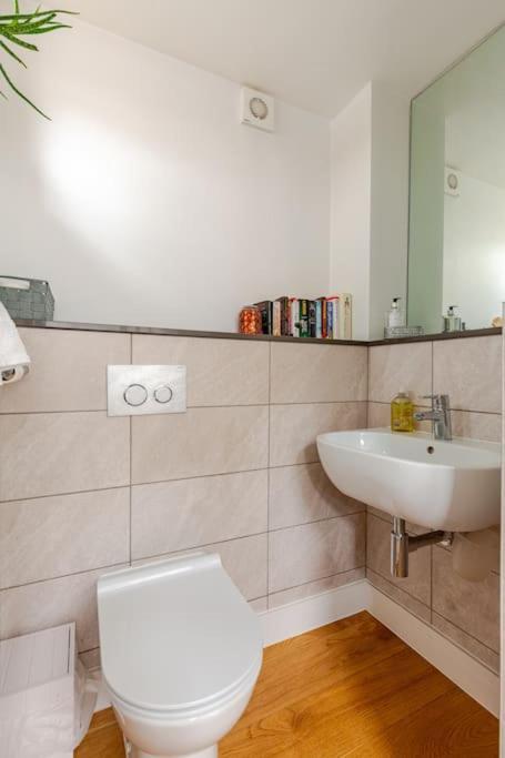 Modern City Centre House With Free Parking Canterbury Eksteriør bilde