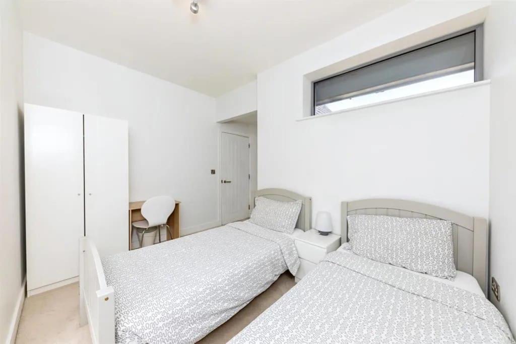 Modern City Centre House With Free Parking Canterbury Eksteriør bilde