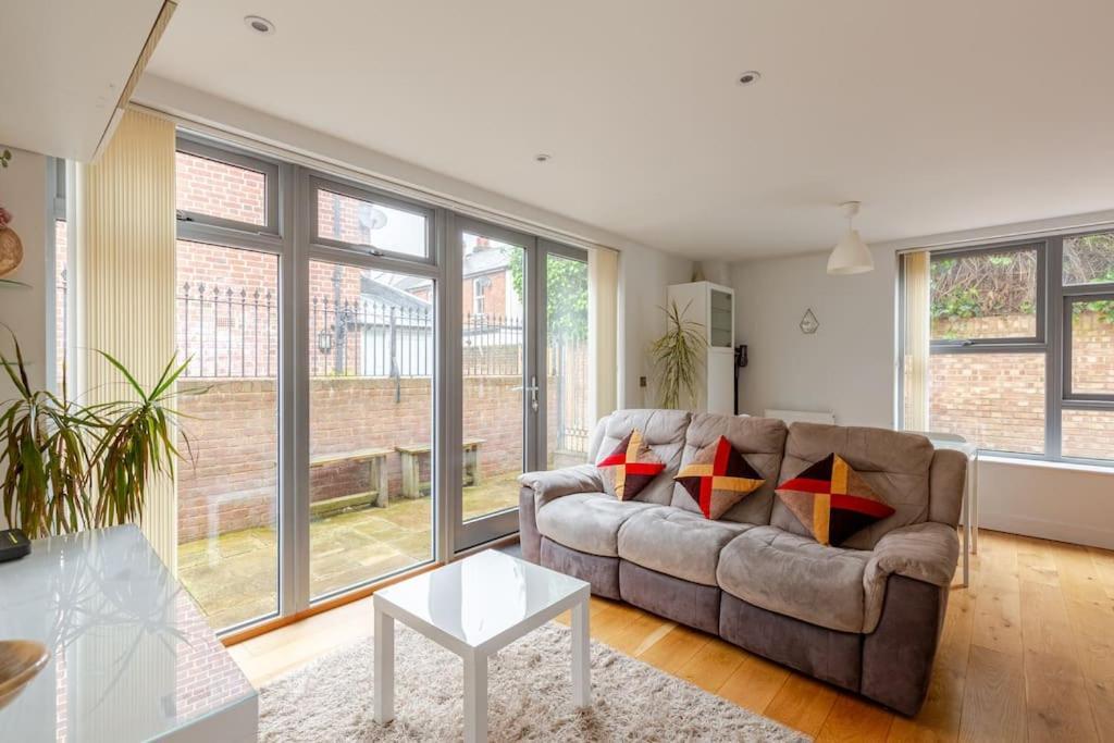 Modern City Centre House With Free Parking Canterbury Eksteriør bilde