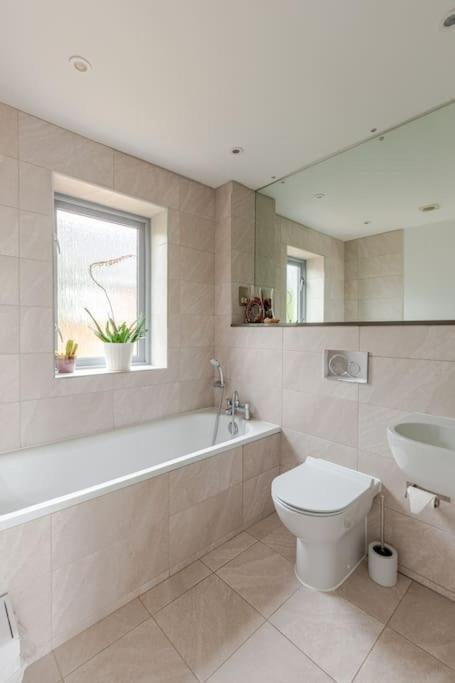 Modern City Centre House With Free Parking Canterbury Eksteriør bilde