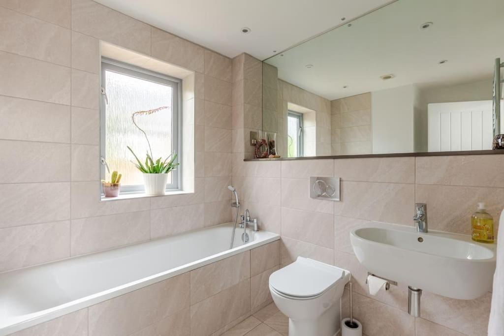 Modern City Centre House With Free Parking Canterbury Eksteriør bilde