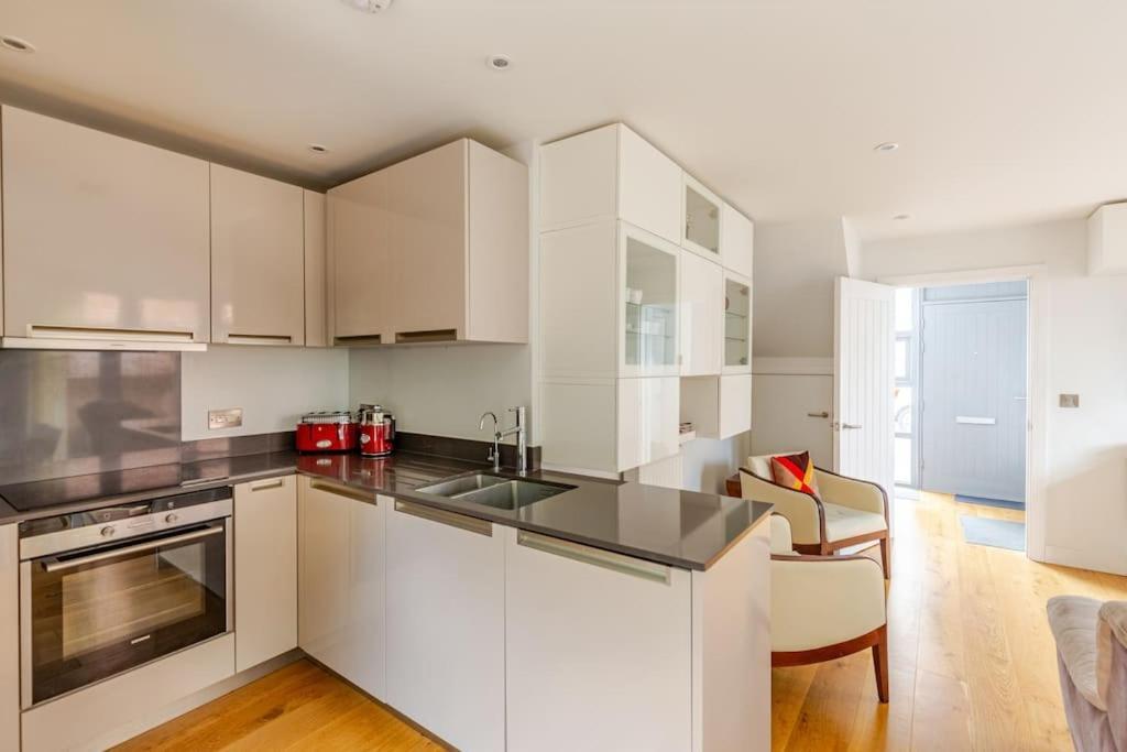 Modern City Centre House With Free Parking Canterbury Eksteriør bilde