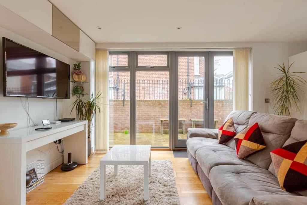 Modern City Centre House With Free Parking Canterbury Eksteriør bilde